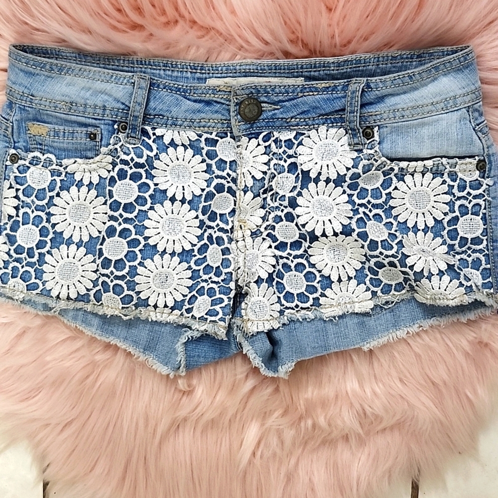 Y2K FIND!! PRE-LOVED HOT KISS EMBROIDERED FLORAL LACE Denim Shorts-5